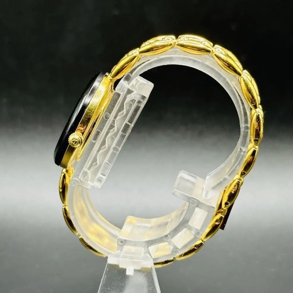 GUCCI Vintage RARE Watch 14 k Gold Plated with bezels SWISS MADE QUARTZ - Picture 5 of 9